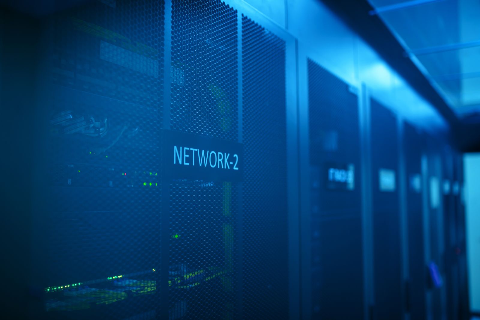 Network equipment rack in a data centre